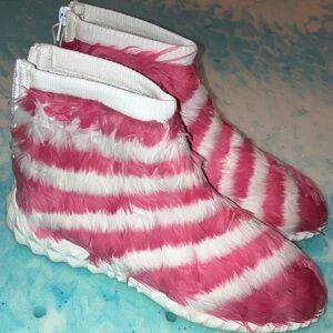 *NEW* VALENTINO GARAVANI White & Pink Feather High top Sneakers